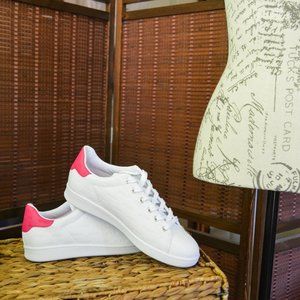 *Never Worn* Guess White Lace-up Sneakers